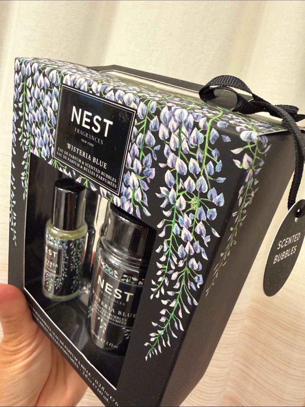 Nest Fragrances Wisteria Blue scented bubbles bath gift set